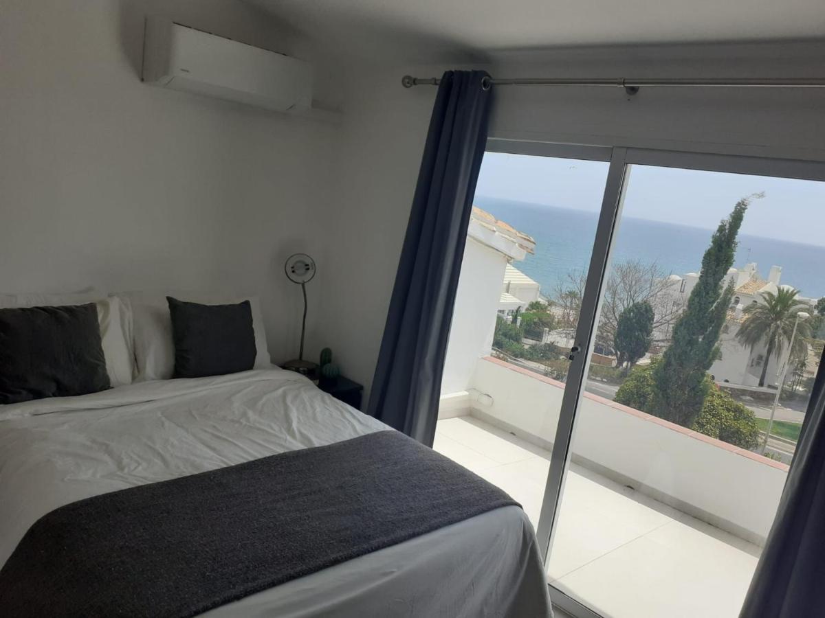 Chalet 2 Bed Townhouse With Garden Patio Overlooking La Cala Cove & Sea Málaga