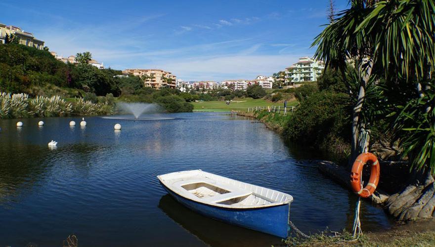 Chalet 2 Bed Townhouse With Garden Patio Overlooking La Cala Cove & Sea Málaga